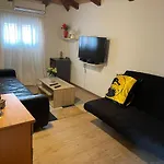 Robbin Met Airco Wifi En Zwembad Apartment