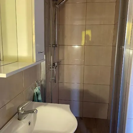 Robbin Met Airco Wifi En Zwembad * Новиград