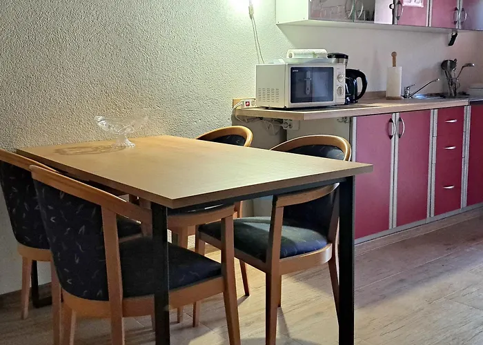 Robbin Met Airco Wifi En Zwembad 아파트 *