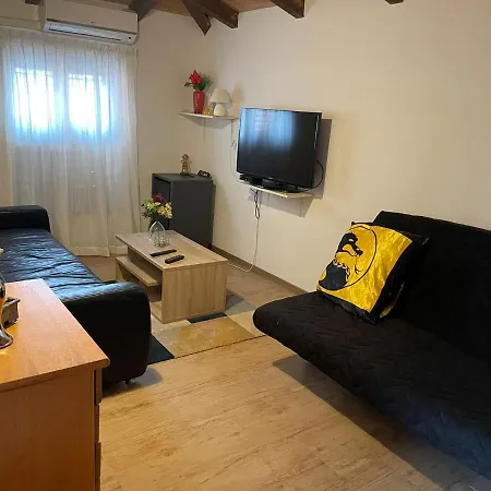 Robbin Met Airco Wifi En Zwembad Appartamento