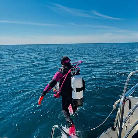 Robbin Met Airco Wifi En Zwembad Lägenhet