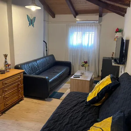 Apartment Robbin Met Airco Wifi En Zwembad *